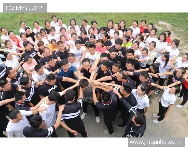 重庆攀岩队勇闯极限运动世界杯展现拼搏精神与团队力量的逆袭之旅